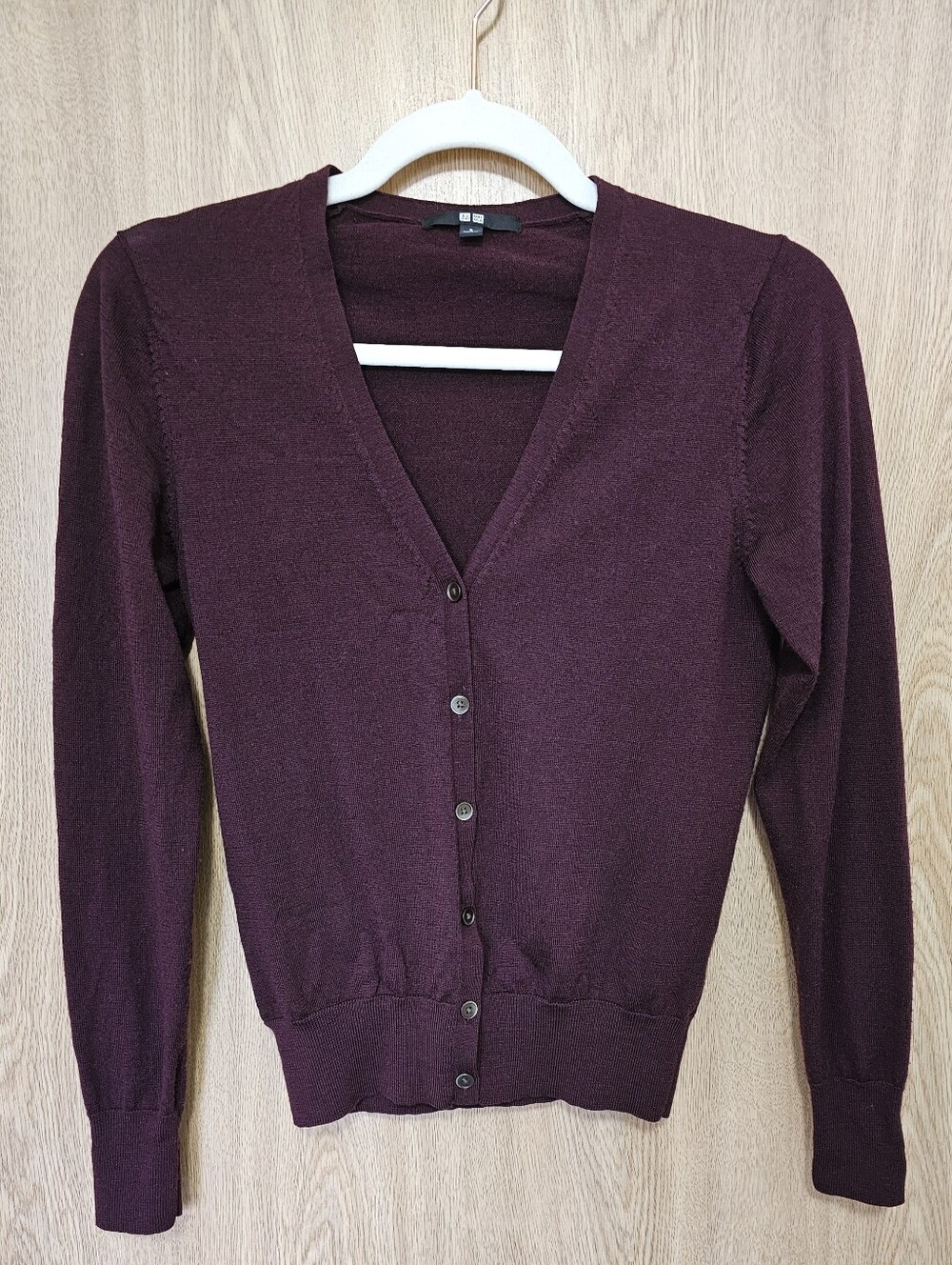 Uniqlo Rich Dark Burgundy Maroon 100% merino wool cardigan Size XS S